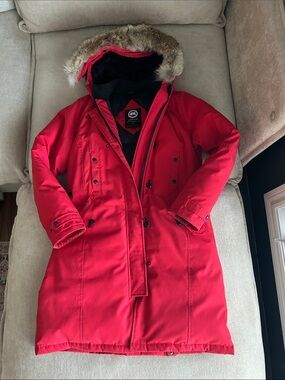 Women’s Canada Goose Kensington Parka Coat with coyote Fur Hood